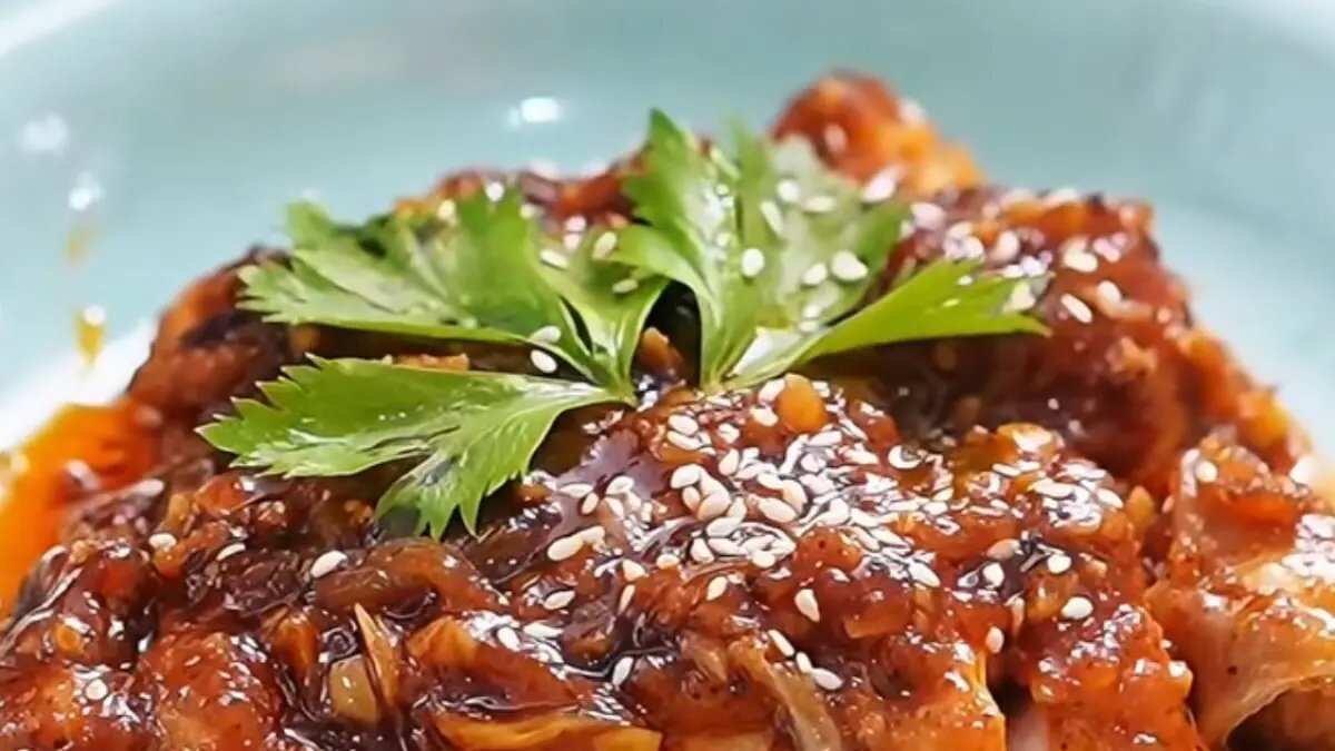 Menyajikan Spicy Honey Chicken: Ayam Pedas Manis yang Menggugah Selera Menyajikan Spicy Honey Chicken: Ayam Pedas Manis yang Menggugah Selera