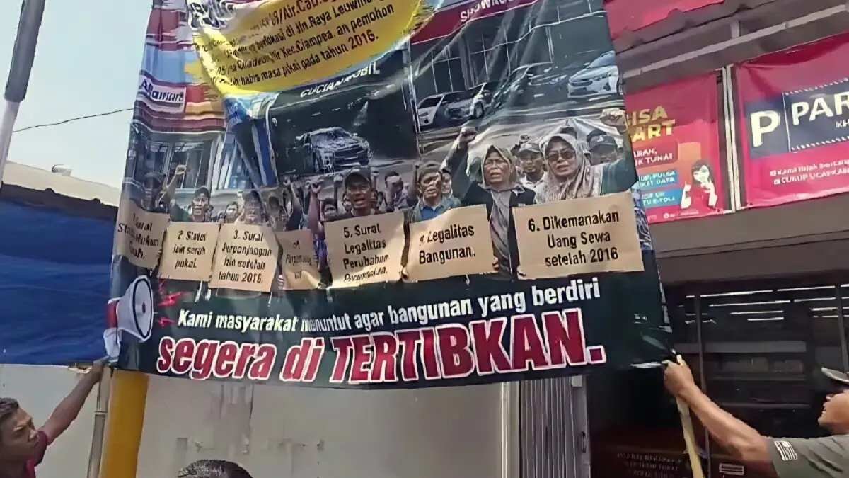 Protes Warga Ciampea Terhadap Minimarket dan Usulan Pembentukan Koperasi Desa Protes Warga Ciampea Terhadap Minimarket dan Usulan Pembentukan Koperasi Desa