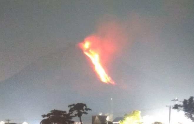 Erupsi Gunung Sinabung: Kolom Abu Mencapai Ketinggian 3.500 Meter Erupsi Gunung Sinabung: Kolom Abu Mencapai Ketinggian 3.500 Meter