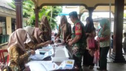 Cegah Stunting Sejak Dini, Babinsa Koramil 0808/03 Kanigoro Turun Tangan Dampingi Kegiatan Posyandu Di Desa Bangle Cegah Stunting Sejak Dini, Babinsa Koramil 0808/03 Kanigoro Turun Tangan Dampingi Kegiatan Posyandu Di Desa Bangle