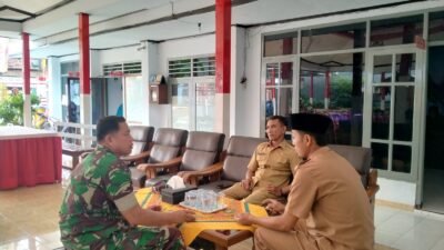 Tingkatkan Kondusifitas Wilayah, Babinsa Ngadirejo Gelar Komsos Bersama Aparat Kelurahan Tingkatkan Kondusifitas Wilayah, Babinsa Ngadirejo Gelar Komsos Bersama Aparat Kelurahan