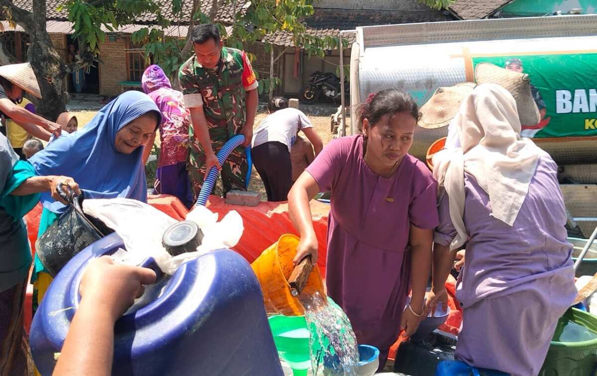 Tanggap Darurat, Kodim Bojonegoro Terus Pasok Puluhan Ribu Liter Air Bersih ke Wilayah Kekeringan