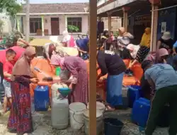 Peduli Kemarau Panjang, Kodim Bojonegoro Salurkan 130 Ribu Liter Air Bersih Setiap Hari