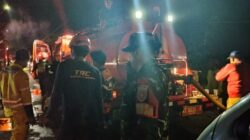 BABINSA KORAMIL 0901-05/SAMUT  BERSAMA BPBD DAN RELAWAN PADAMKAN KARHUTLA DI LEMPAKE, LUAS LAHAN TERBAKAR CAPAI 10 HEKTARE