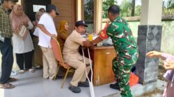 Dukung Percepatan Capaian CKG, Babinsa Saloloang Kawal Skrining Kesehatan