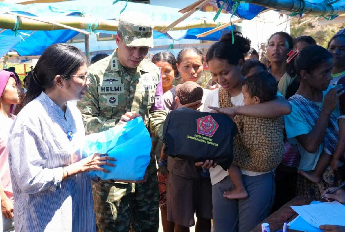 Puspsi TNI Berikan Trauma Healing bagi Anak Penyintas Gempa Bumi NTT