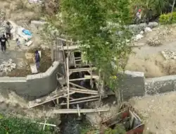 Kodim 1714/Puncak Jaya Gandeng Masyarakat Binaan Membangun Jembatan Merah Putih di Kampung Kulok Enggame
