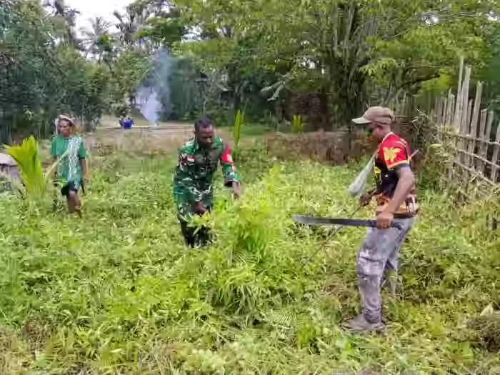 Gotong Royong di Batom sambut HUT Ke-81 TNI