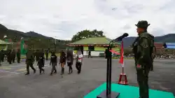 Memilih Jalan Damai, Empat Anggota OPM Puncak Jaya Serahkan Senjata kepada Pangkoops TNI Habema dan Kembali ke Masyarakat