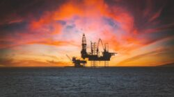 Fluktuasi Harga Minyak Akibat Ketegangan di Selat Hormuz