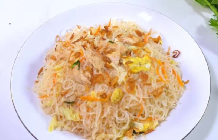 Mengolah Bihun Goreng Khas Surabaya yang Lezat