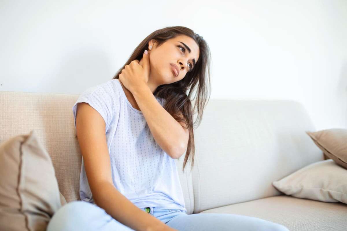Cara Efektif Meredakan Leher Kaku Setelah Tidur