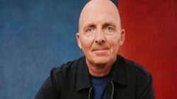 Klarifikasi Mike Dean atas Kontroversi Komentarnya