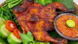 Menyajikan Ayam Bakar Bumbu Merah yang Menggoda
