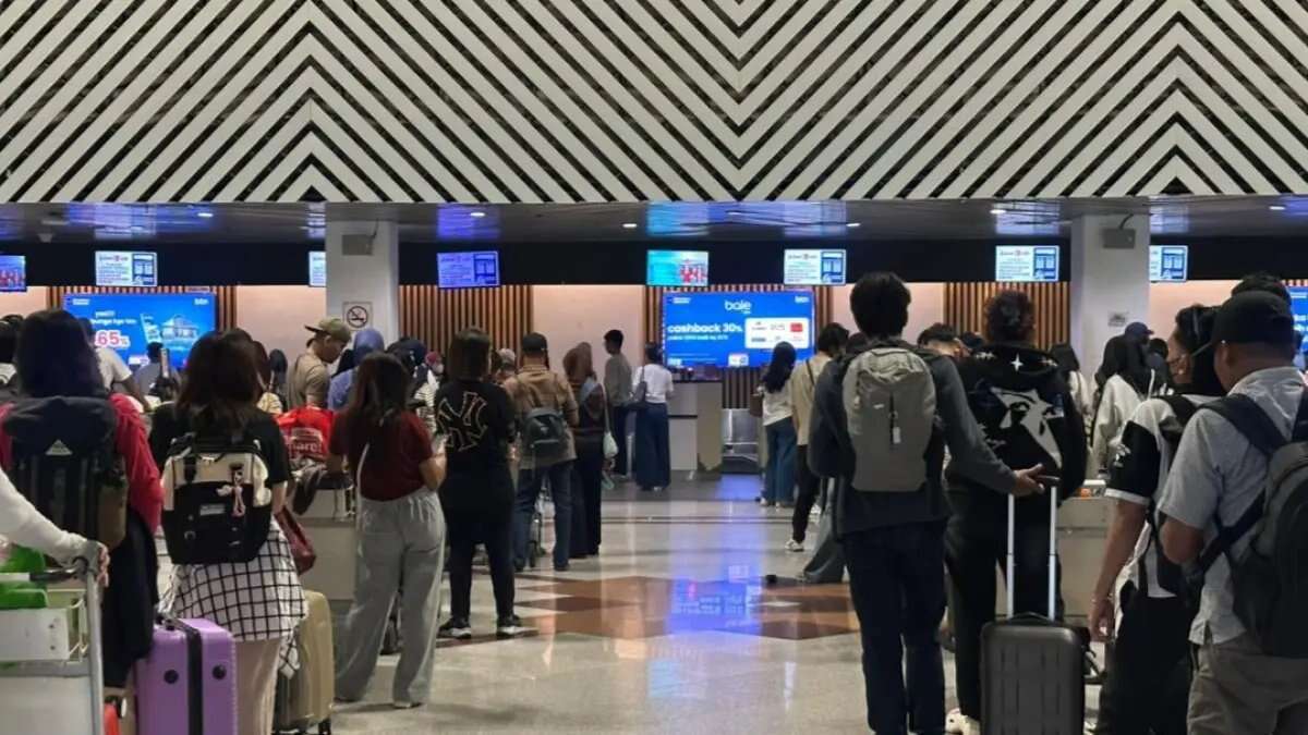 Pembatalan Penerbangan di Bandara Juanda Akibat Erupsi Anak Gunung Krakatau