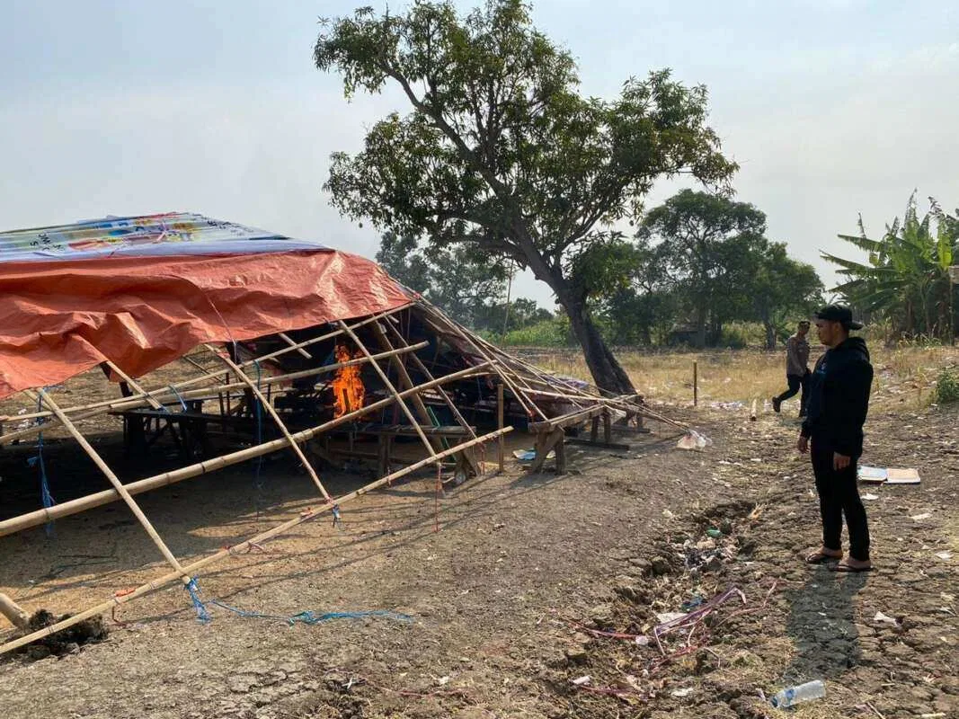 Penggerebekan Arena Judi Sabung Ayam di Gresik