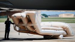 Insiden Perosotan Darurat Air Force One Donald Trump
