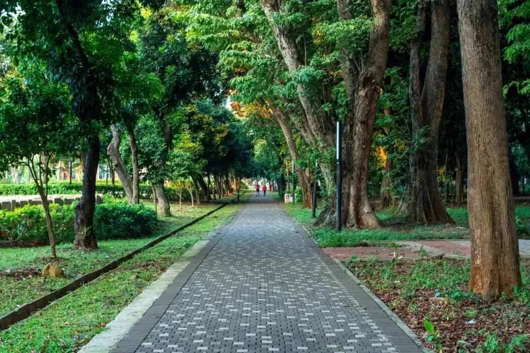 Menikmati Malam di Taman Jakarta 24 Jam: Alternatif Wisata Hemat