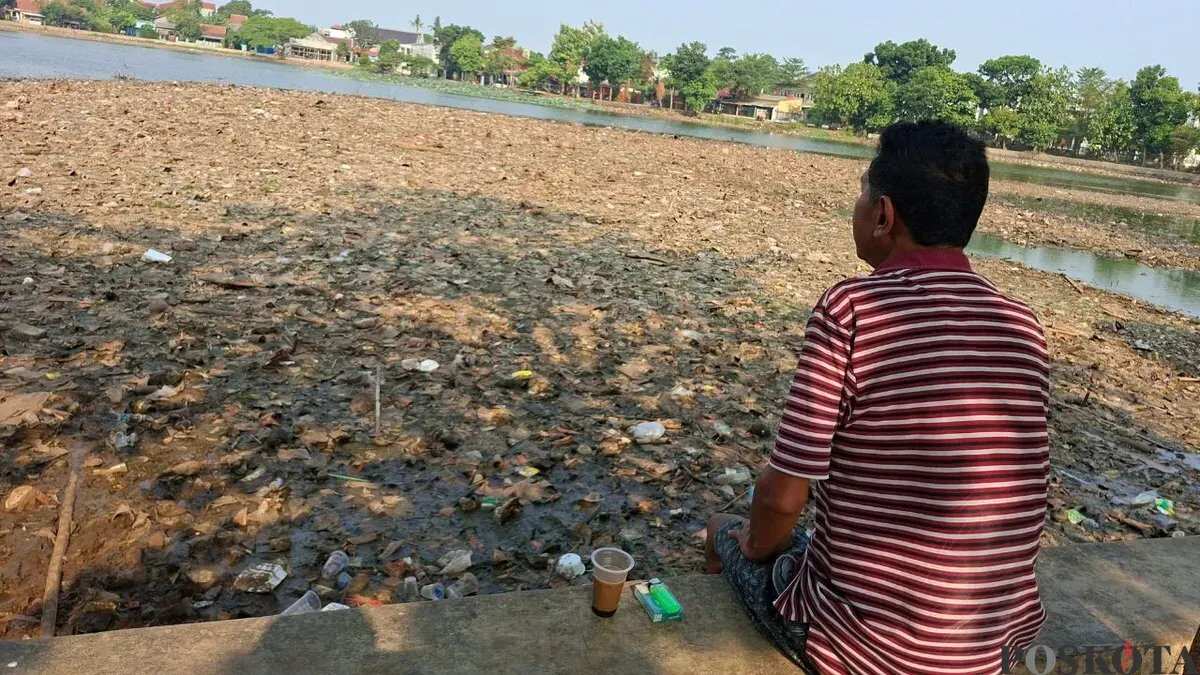 Dampak Musim Kemarau Terhadap Setu Cilodong: Sampah dan Bau Tak Sedap Menghantui Warga