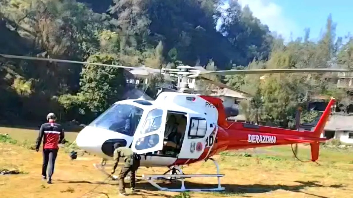 Tindakan Pemadaman Kebakaran Hutan di Bromo