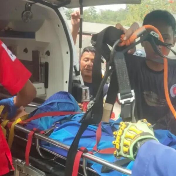 Kecelakaan Mobil Elf Rombongan Besan di Kali Cikumpa
