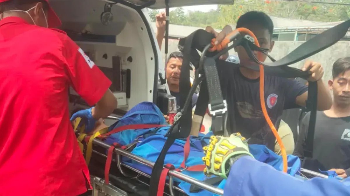 Kecelakaan Mobil Elf Rombongan Besan di Kali Cikumpa