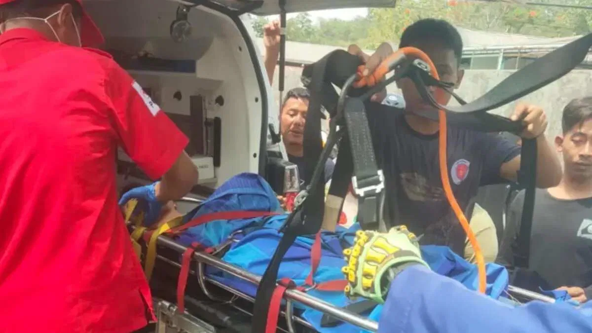 Kecelakaan Mobil Elf Rombongan Besan di Kali Cikumpa