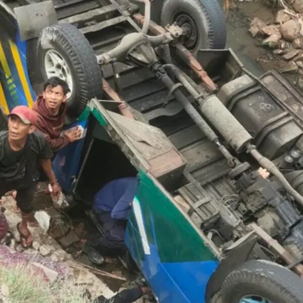 Kecelakaan Minibus Rombongan Keluarga di Kali Cikumpa, Depok