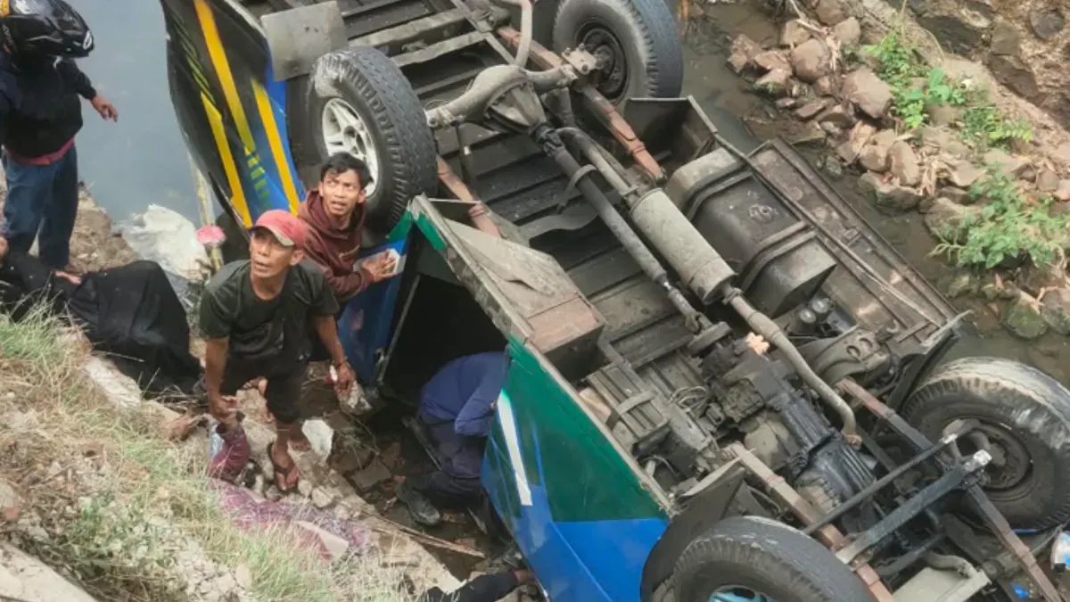 Kecelakaan Minibus Rombongan Keluarga di Kali Cikumpa, Depok