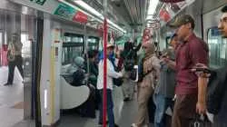 Antusias Warga Nikmati Tarif Promo LRT Jakarta