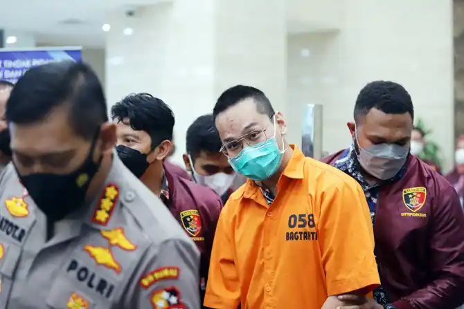 Indra Kenz Terima Pembebasan Bersyarat di Tengah Kontroversi