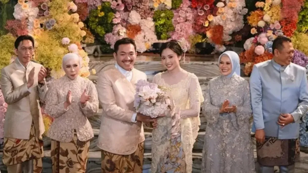 Momen Ikonik Lamaran Abe Hoed dan Bella Shintya