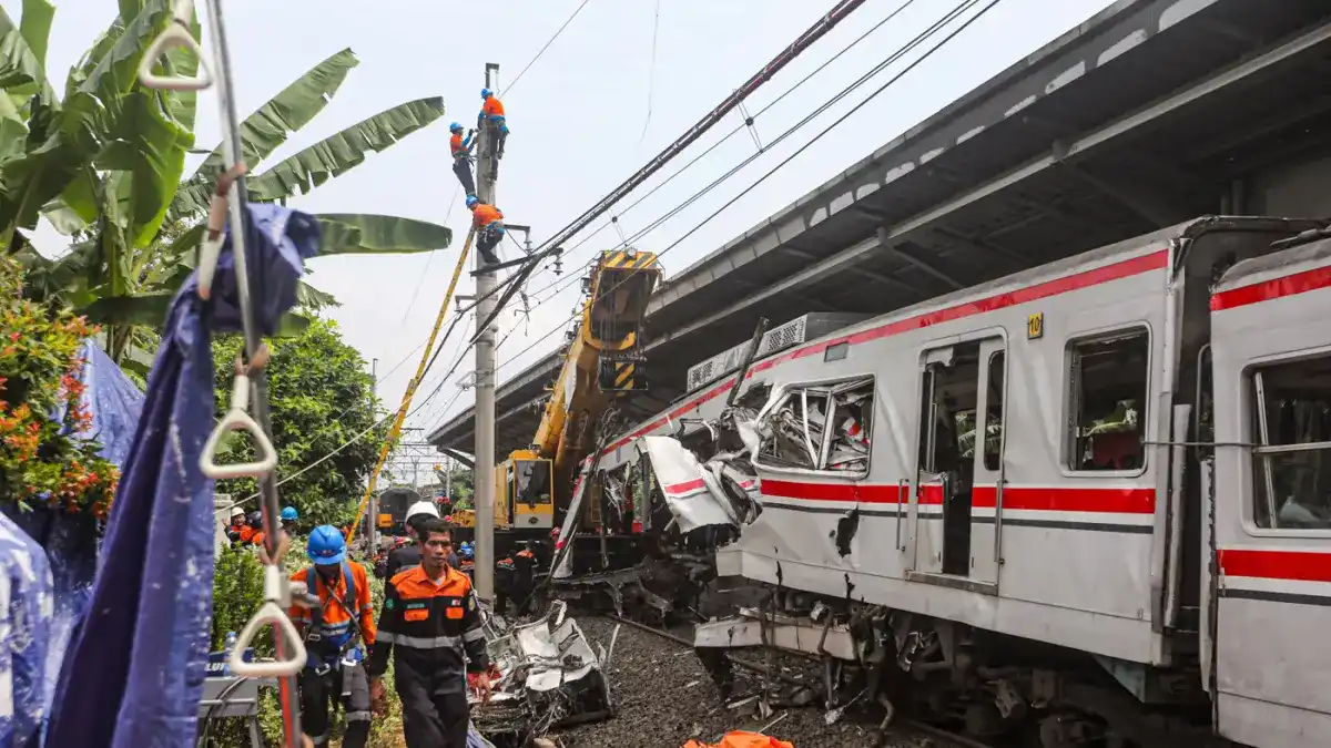 Faktor Penyebab Tabrakan KA Argo Bromo Anggrek dan Commuter Line