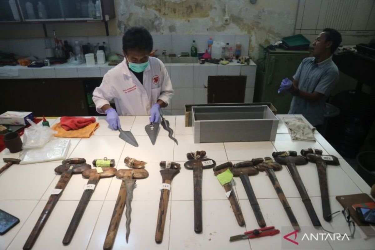 Konservasi Artefak Senjata di Museum NTB Konservasi Artefak Senjata di Museum NTB