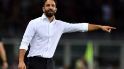 AC Milan Sasar Bek dari Manchester Menjelang Penutupan Bursa Transfer AC Milan Sasar Bek dari Manchester Menjelang Penutupan Bursa Transfer