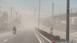Kota Berastagi Tercemar Abu Vulkanik Pasca Erupsi Gunung Sinabung