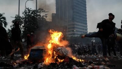 Implikasi Hukum terhadap Pembubaran Demonstrasi Implikasi Hukum terhadap Pembubaran Demonstrasi