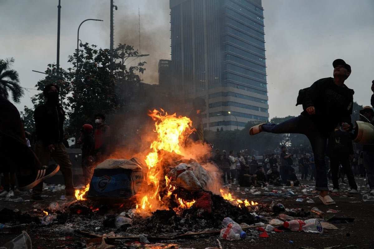 Implikasi Hukum terhadap Pembubaran Demonstrasi Implikasi Hukum terhadap Pembubaran Demonstrasi