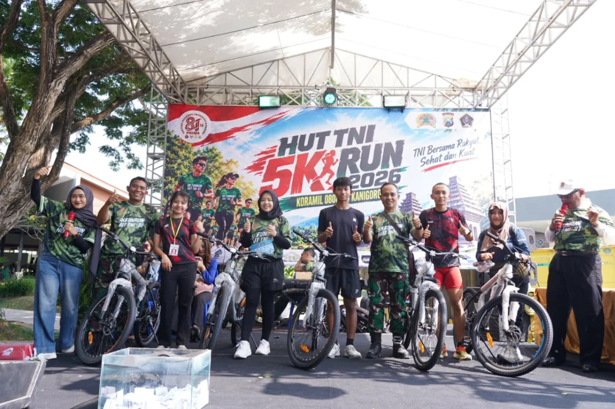 Semarakkan HUT TNI Ke-81, Koramil 0808/03 Kanigoro Gelar Fun Run 5K Bersama Masyarakat
