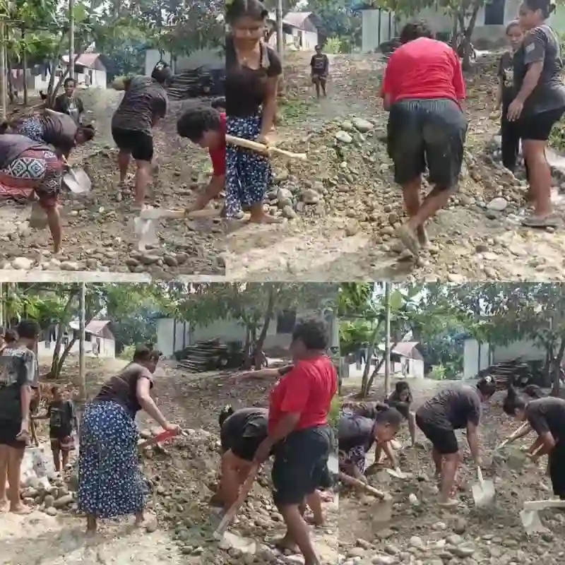 Hari Libur Tak Menghalangi Semangat, Mama-Mama Papua Ikut Bergotong Royong Bersama Satgas TMMD Ke-130