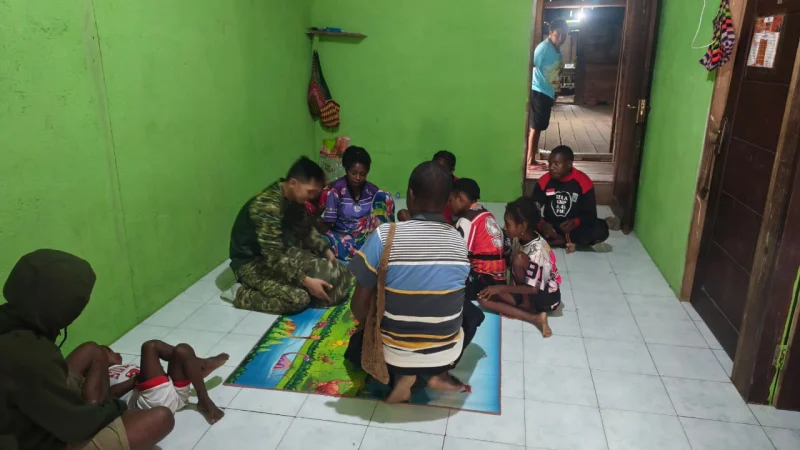 Turut Berduka, Wujud Kepedulian Tinggi Dansatgas TMMD Ke-130 Bersama Personel Satgas Sambangi Rumah Duka Warga Kampung Yamboi