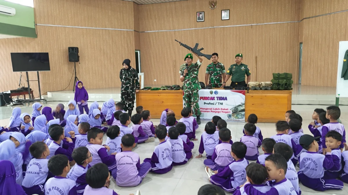 Ingin Mengenal Dekat Dengan TNI, 105 Anak-Anak Sekolah TK  Negeri Pembina Penajam Kunjungi Kodim 0913/PPU