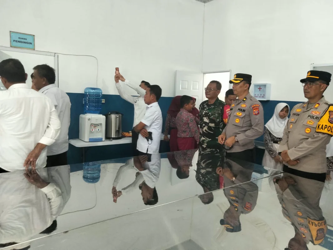 Dukung Program MBG, Babinsa Koramil 01/Penajam Hadiri Peresmian SPPG Serentak