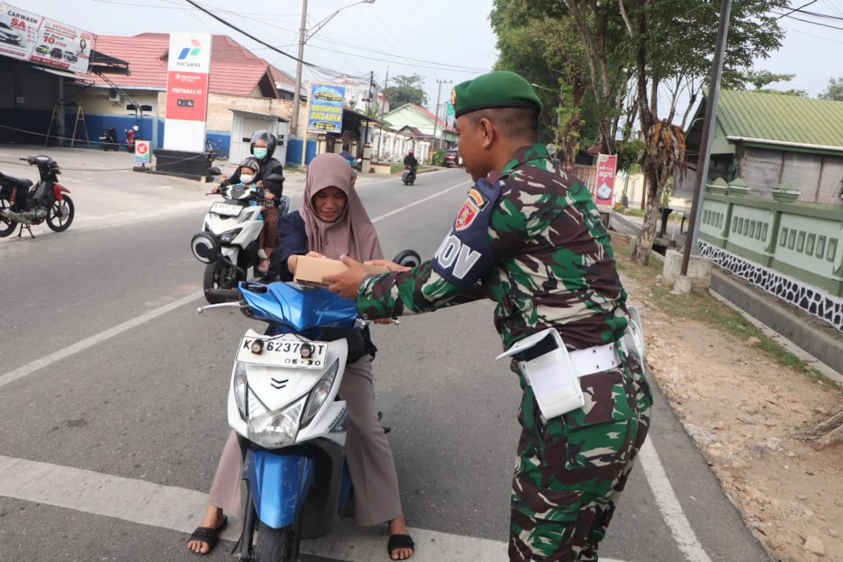 Wujud kepedulian terhadap masyarakat, Kodim 0908/Bontang Berbagi Lewat Jum’at Berkah