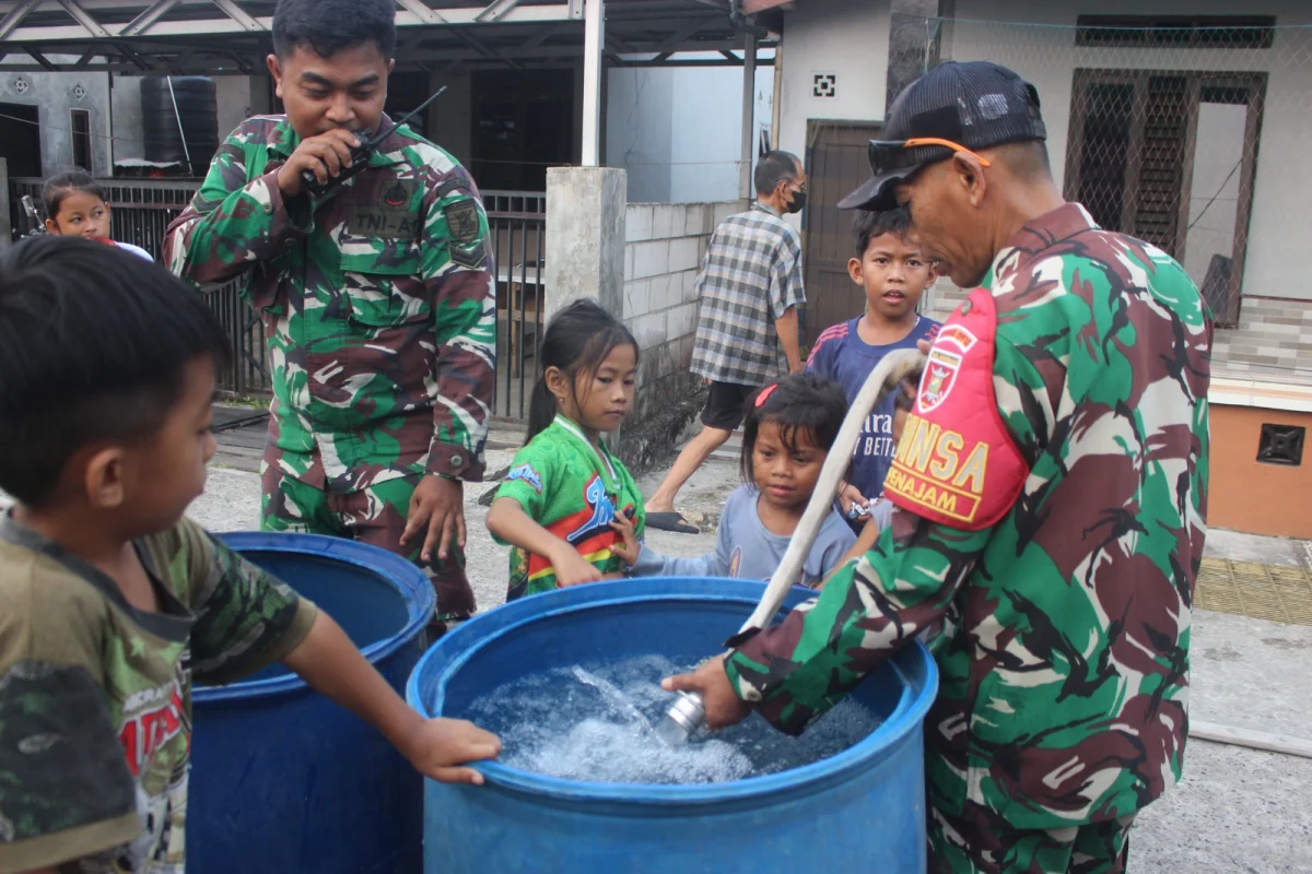 Bentuk Kepedulian , Kodim 0913/PPU Kembali Salurkan Air Bersih Kepada Warga