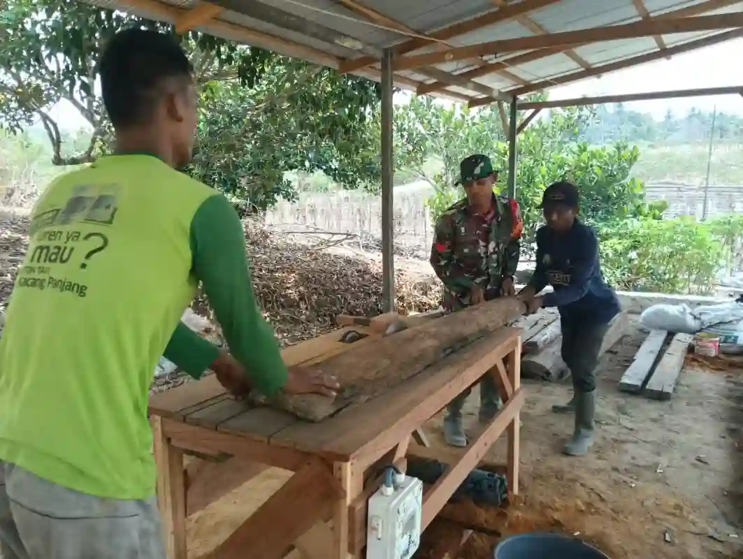 Menjalin Hubungan Baik, Babinsa Petung Laksanakan Komsos Dengan Warga Binaan