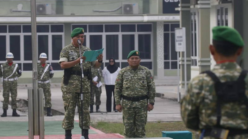 Danramil Penajam Pimpin Upacara 17-an, Tegaskan Pentingnya Disiplin dan Profesionalisme Prajurit