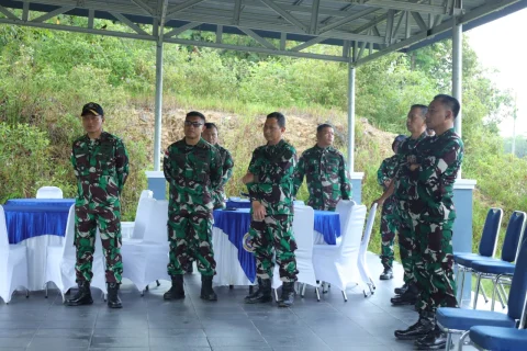Asah Kemampuan Dan Profesionalisme, Dankodaeral XIII Pimpin Latihan Menembak
