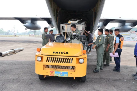 Penanggulangan Karhutla di Palembang, Satgas Udara Semai 7,2 Ton Bahan Operasi Modifikasi Cuaca