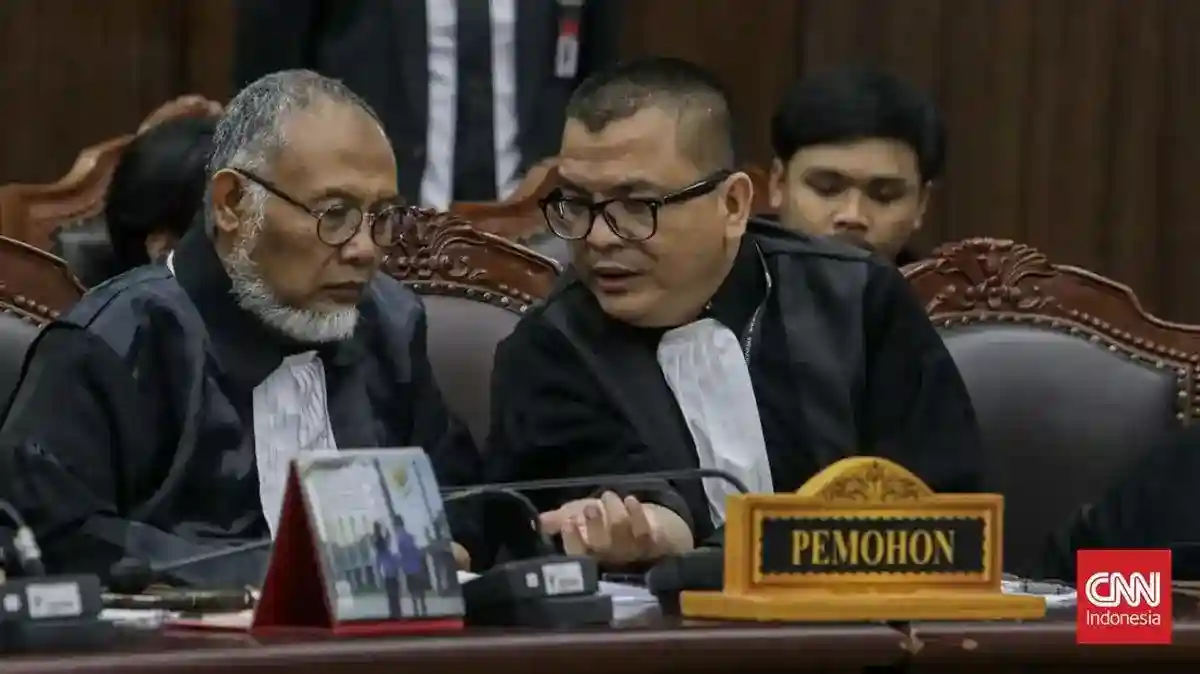 Denny Indrayana Tarik Gugatan Suket Pendidikan Gibran dan Tinggalkan Sidang